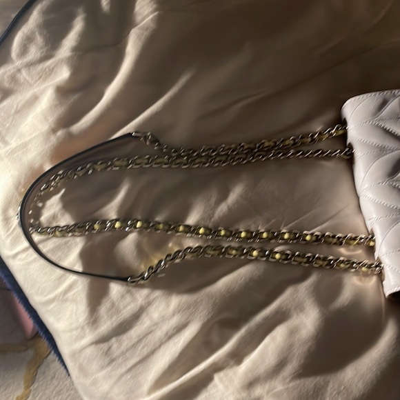 Beautiful & clean Kate Spade crossbody cream & tan with gold chain straps - Picture 4 of 5